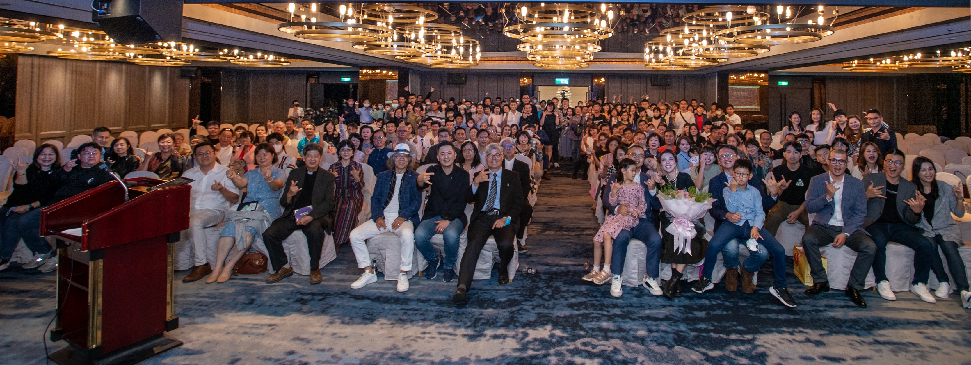 更新實業八週年感恩禮拜圓滿成功