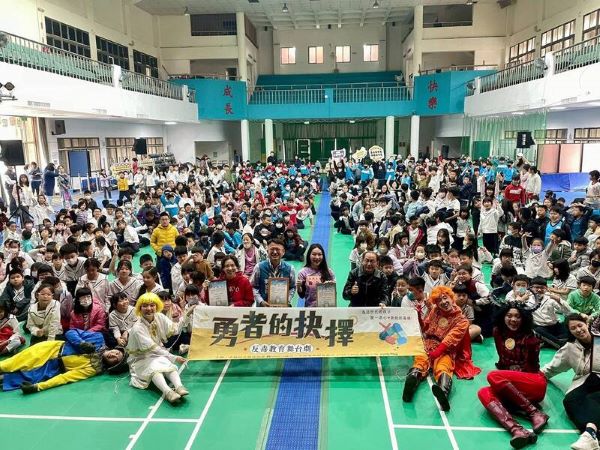 面對近期社會發生的隨機攻擊事件，更新實業集團持續以企業力量投入反毒與兒少教育。